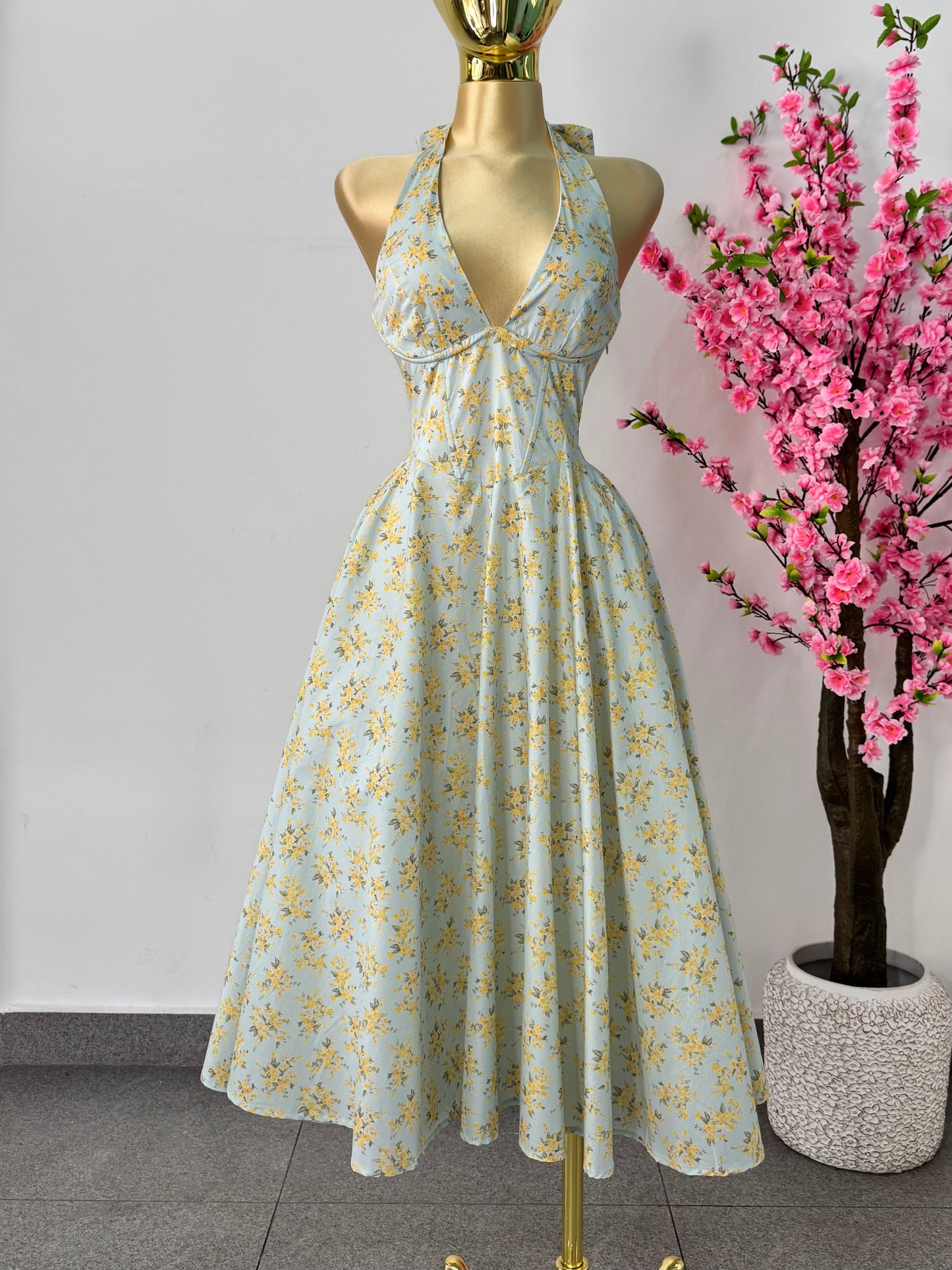 Vestido midi azul claro floreado