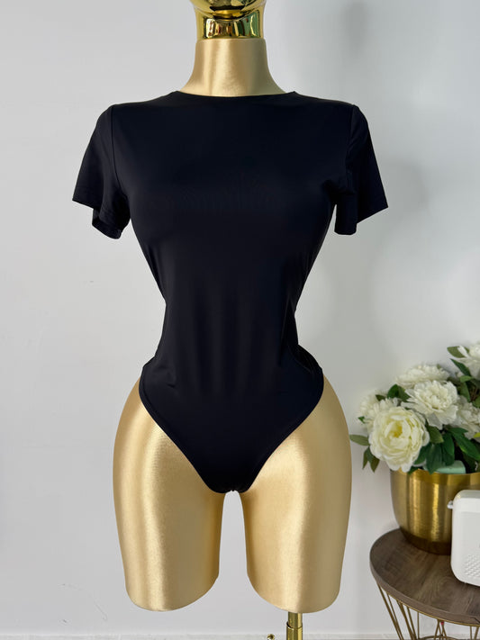 Body negro licra manga corta