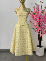 Vestido midi amarillo floreado