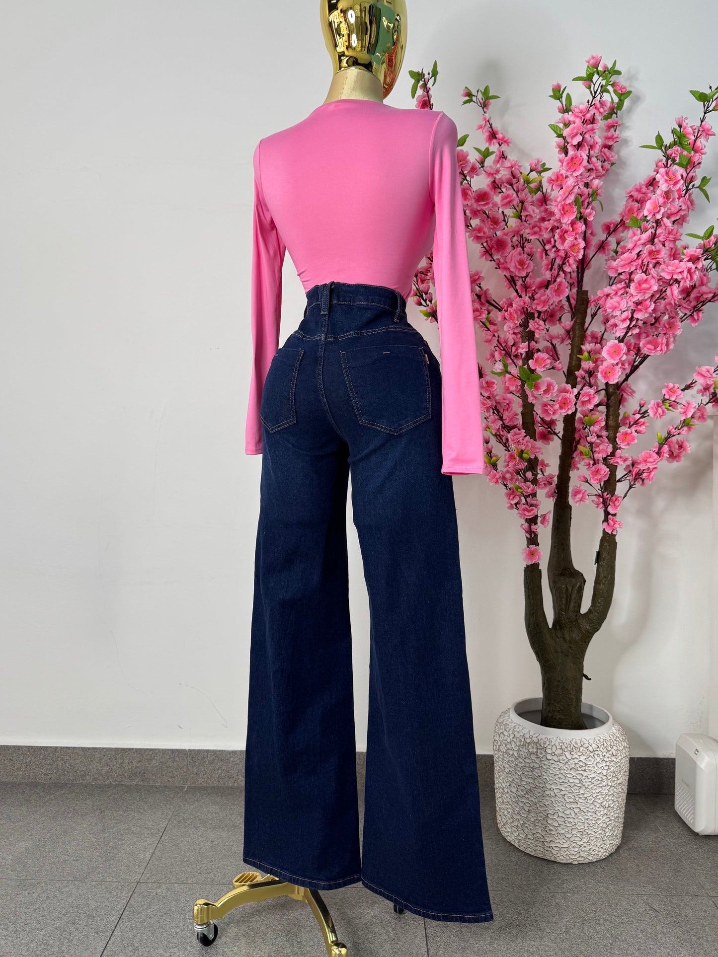 Vibrant corte recto tono oscuro