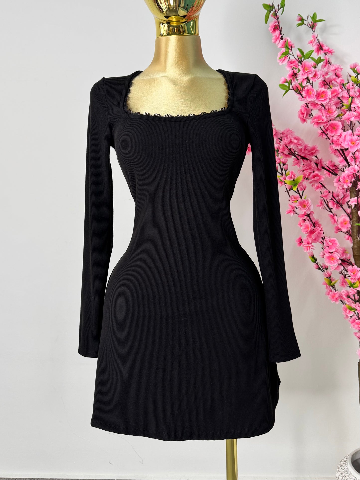 vestido volado negro