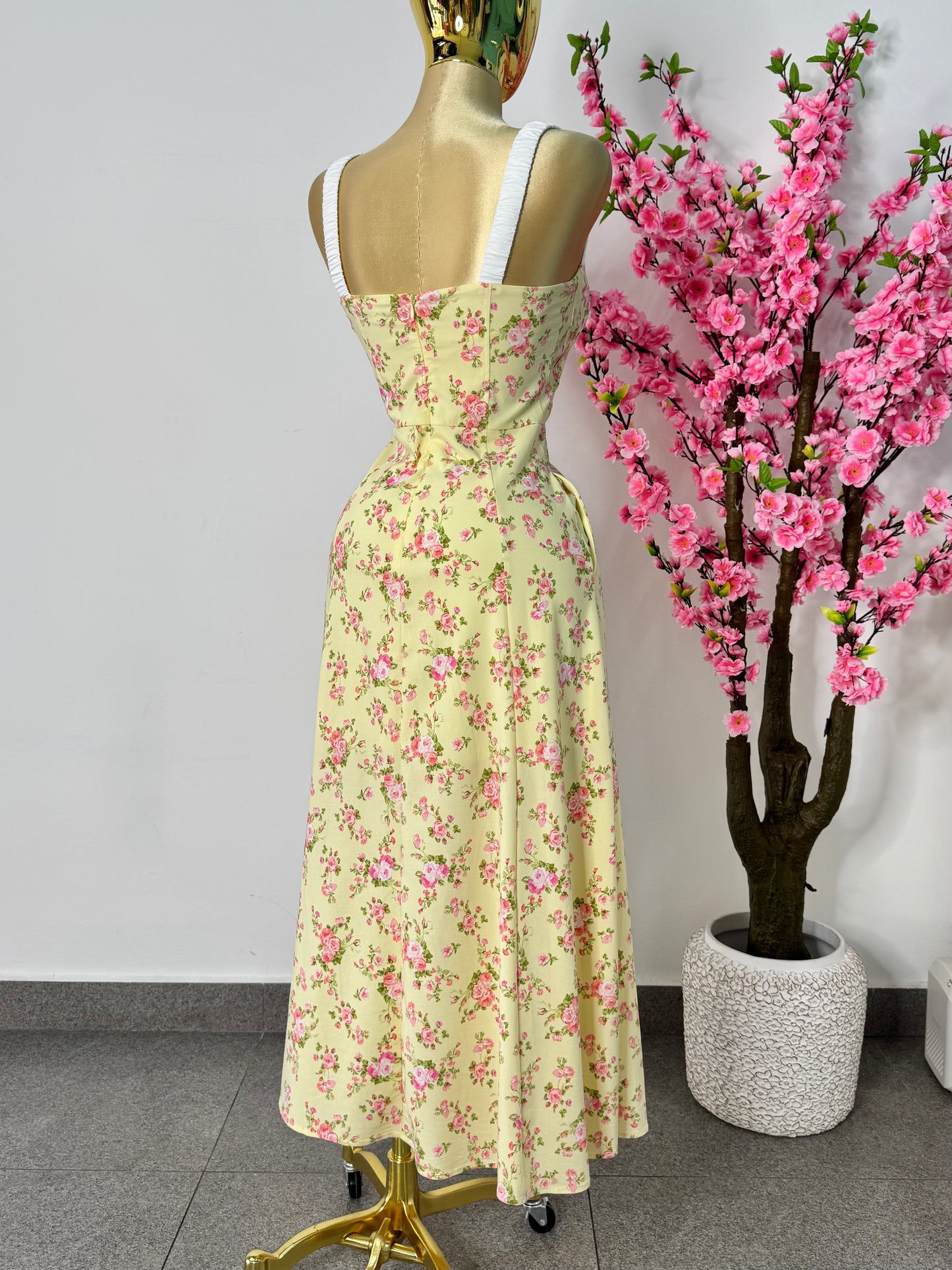 Vestido midi floreado amarillo