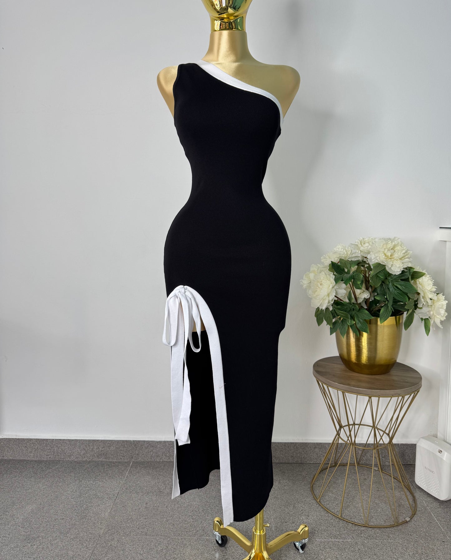 Vestido negro una manga