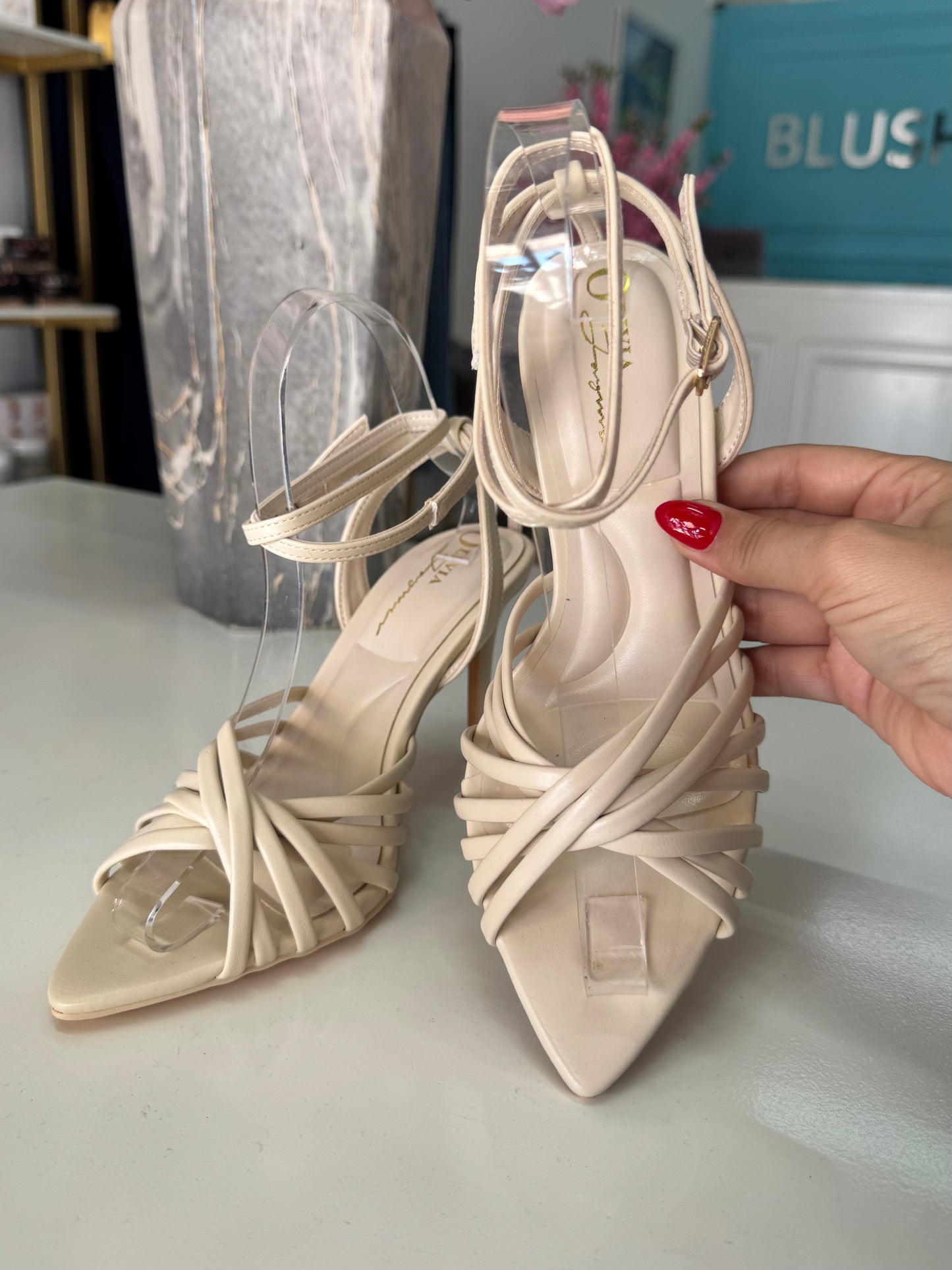 Zapatillas beige cruzadas