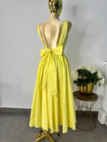 vestido midi amarillo