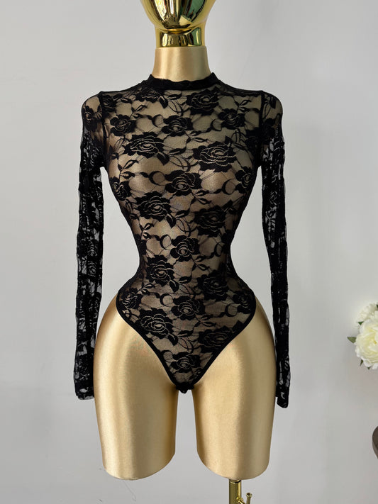 Body negro flores encaje