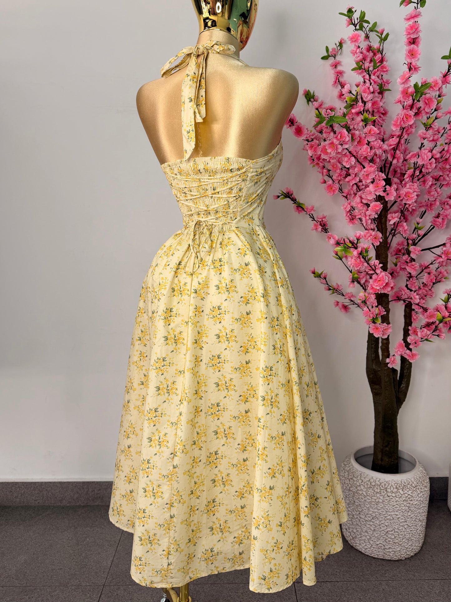 Vestido midi amarillo floreado