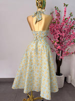 Vestido midi azul claro floreado