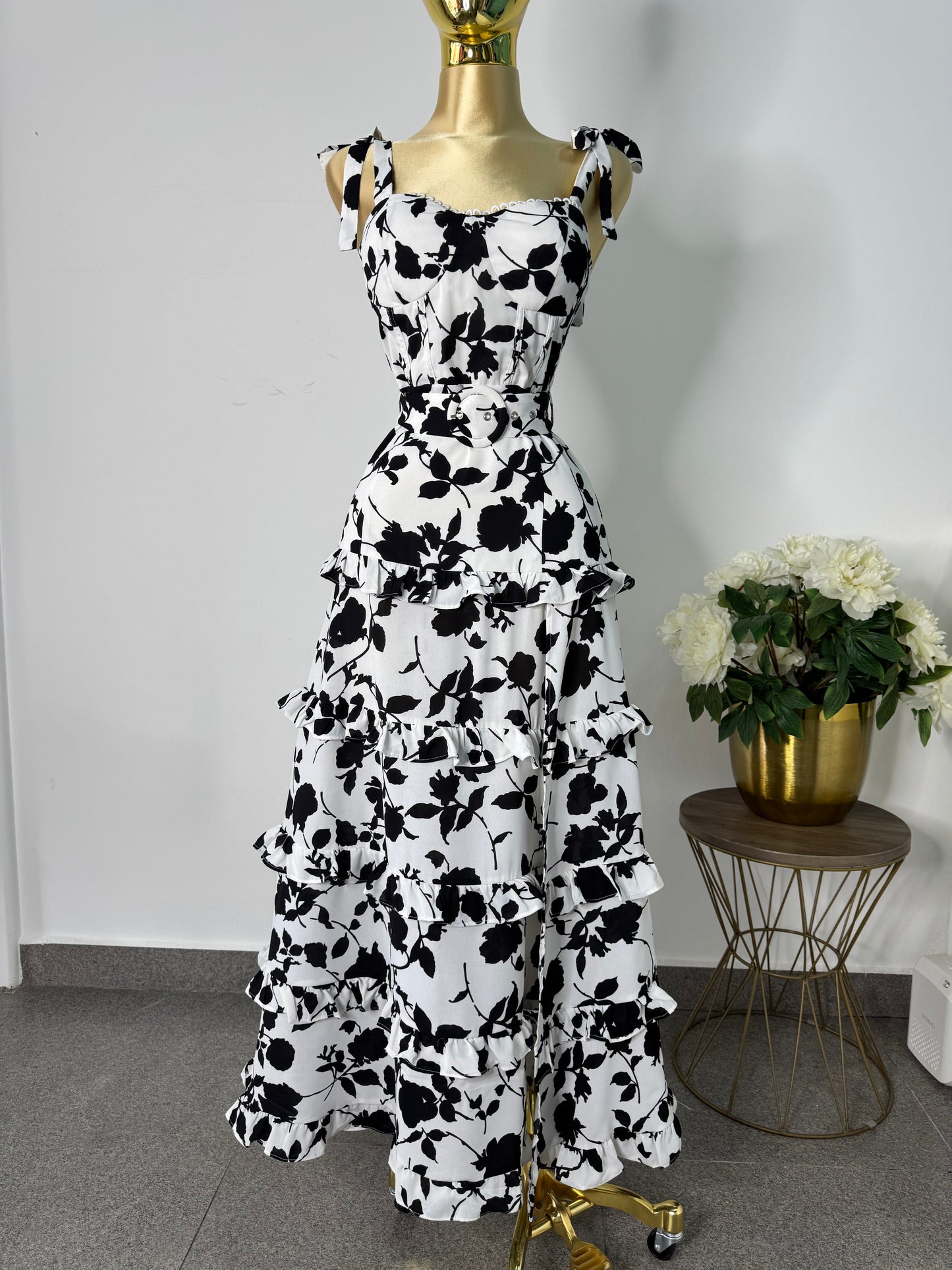 Vestido blanco con negro tirantes