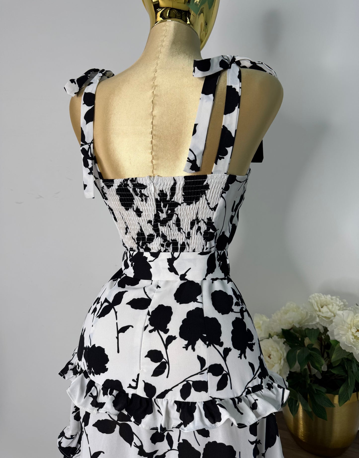 Vestido blanco con negro tirantes