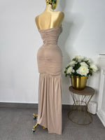 Vestido strapless beige