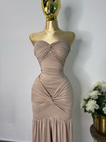 Vestido strapless beige
