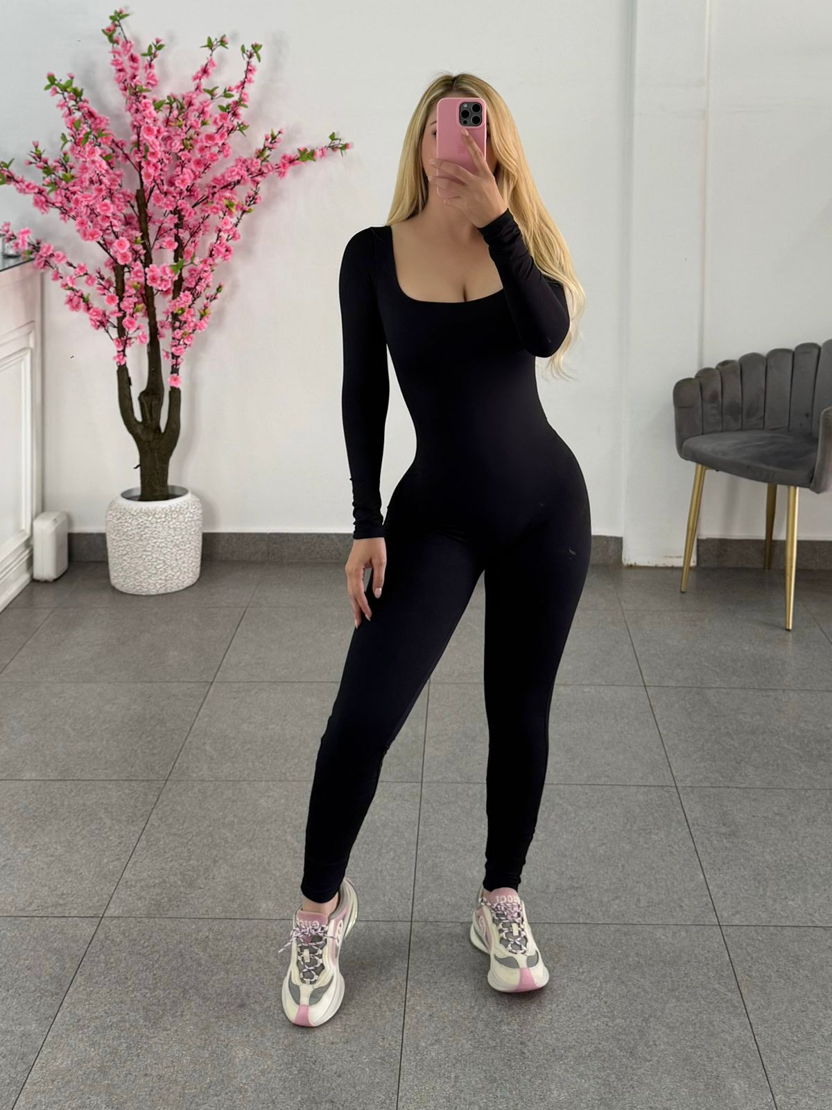 Enterizo negro escote cuadrado