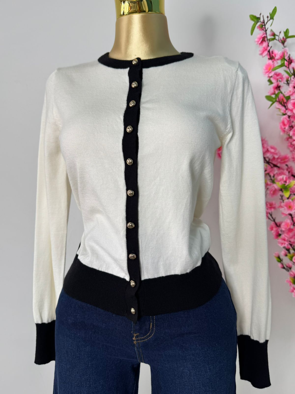 Sueter blanco con negro