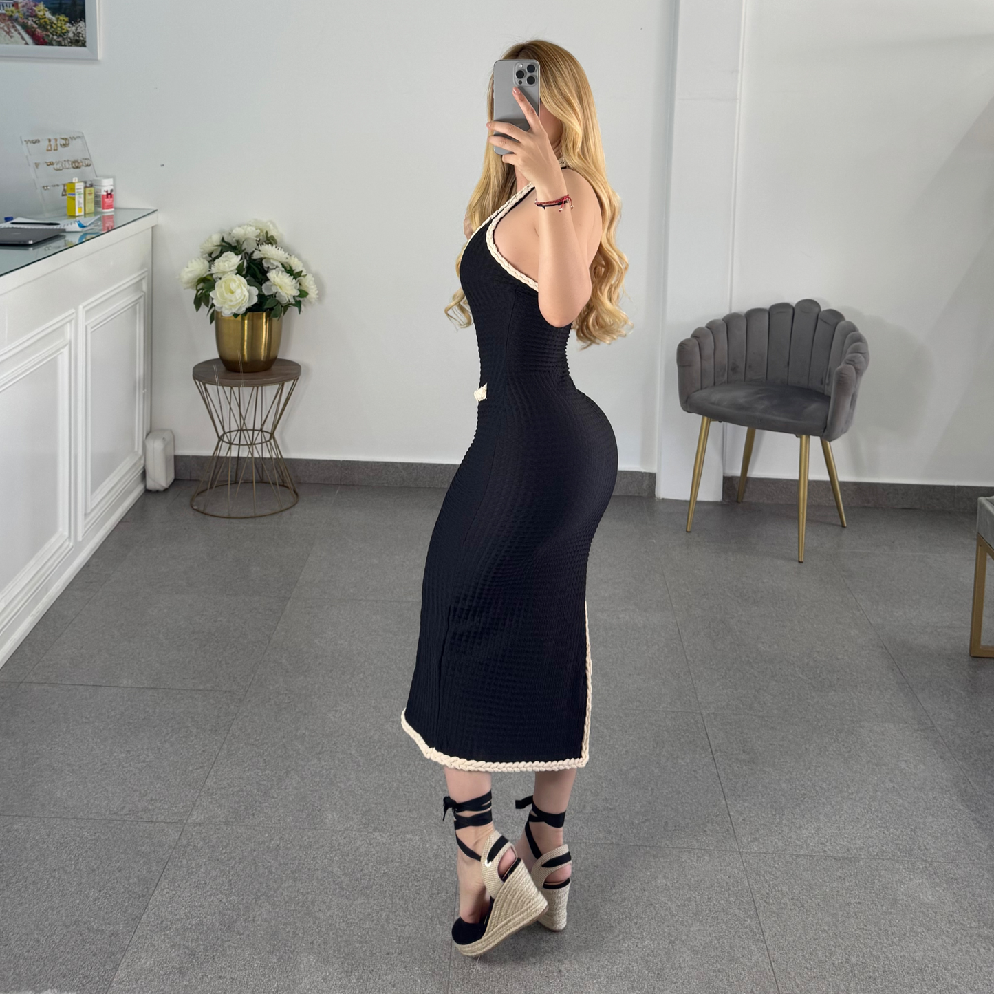 Vestido tejido negro con beige